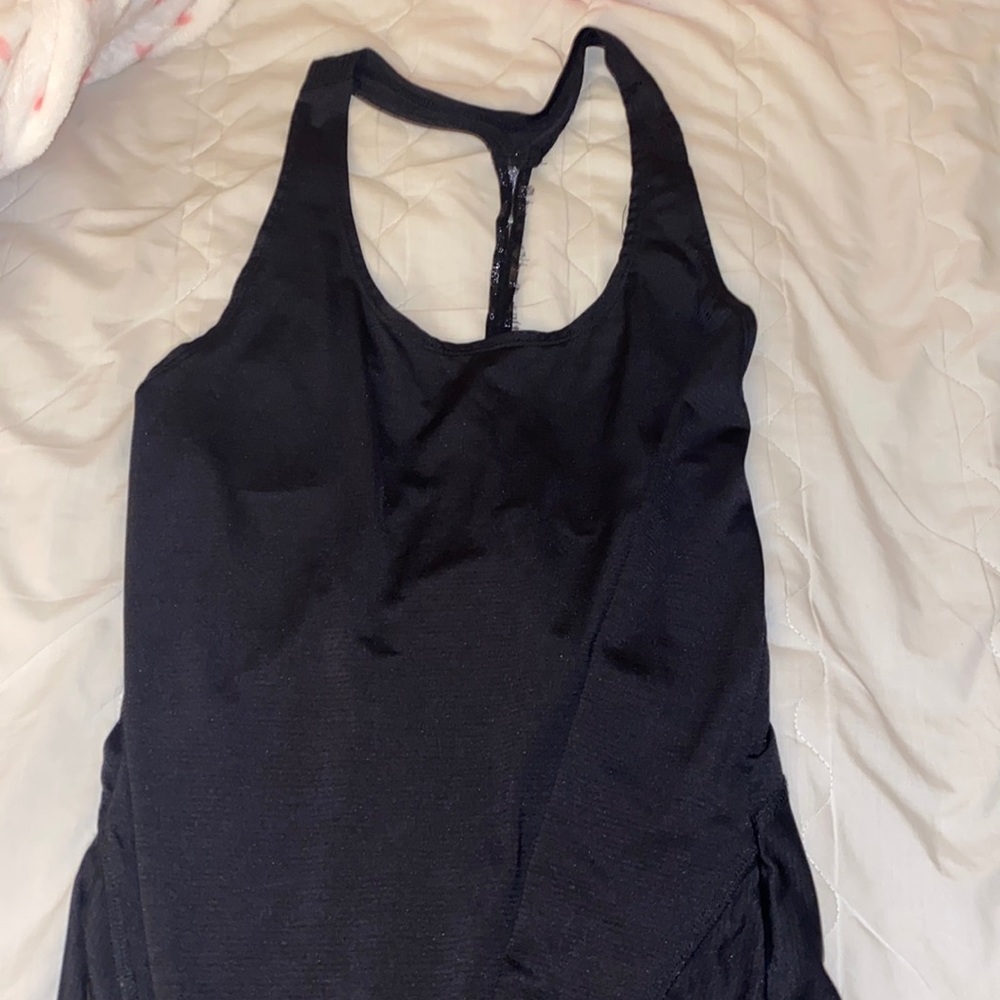 Black workout tank top with a thin sheer strap that goes down the back! Avía❣️